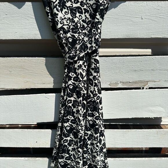 Donna Morgan Faux Wrap Dress - Picture 6 of 7